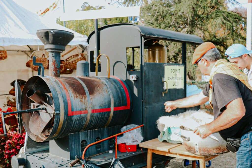 Machine à griller les châtaignes à la fête d'Éguzon